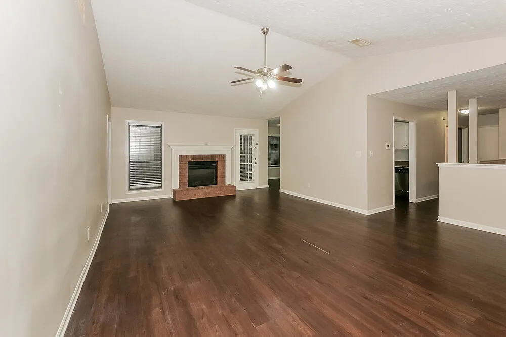 3 bed, 2.0 bath, 1588 sqft, $1,805 — Photo 4
