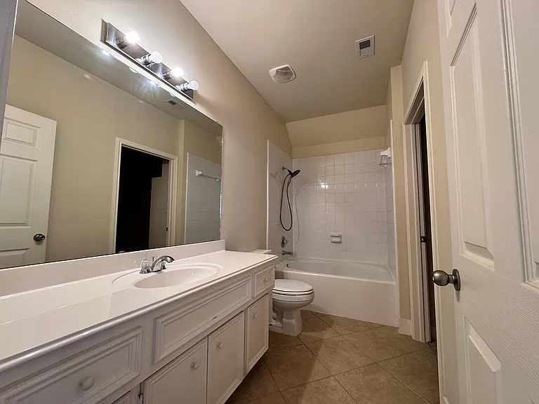 2333 Ann St — Photo 19