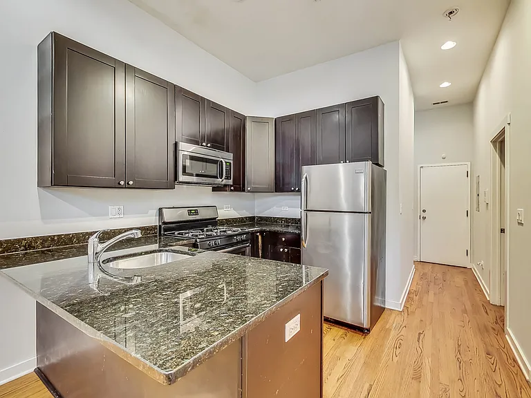 1645 W Huron St #1R — Photo 4