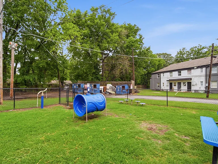 Millington Oaks Apartments — Photo 12