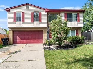 22212 Derby Rd, Woodhaven, MI 48183