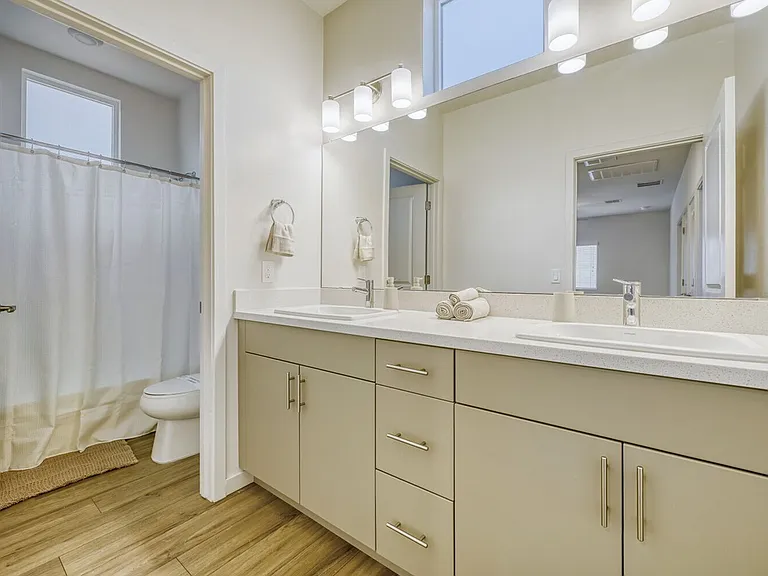 Brioso Furnished Bathroom