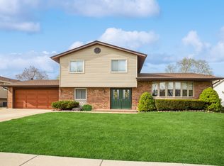 1568 Nevada Ln, Elk Grove Village, IL 60007
