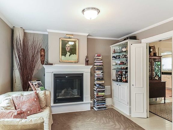 3rd image of 48 Franklin Ave
