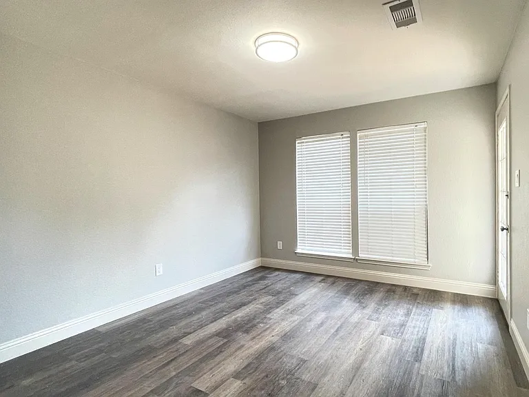 2217 Roman Ct — Photo 6