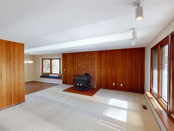 2nd image of 330 SE Bellevue St