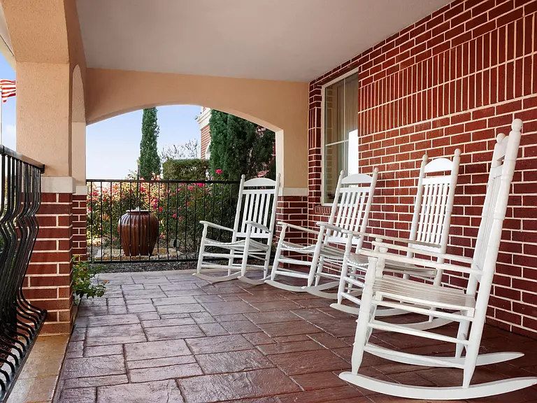 1010 SW Pkwy E #2 — Photo 2