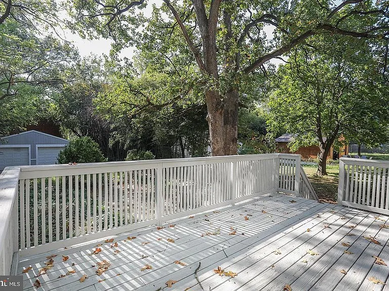 8511 Potomac Ave — Photo 28