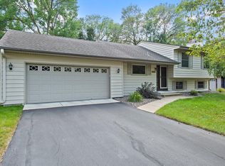 9925 Garrison Way, Eden Prairie, MN 55347