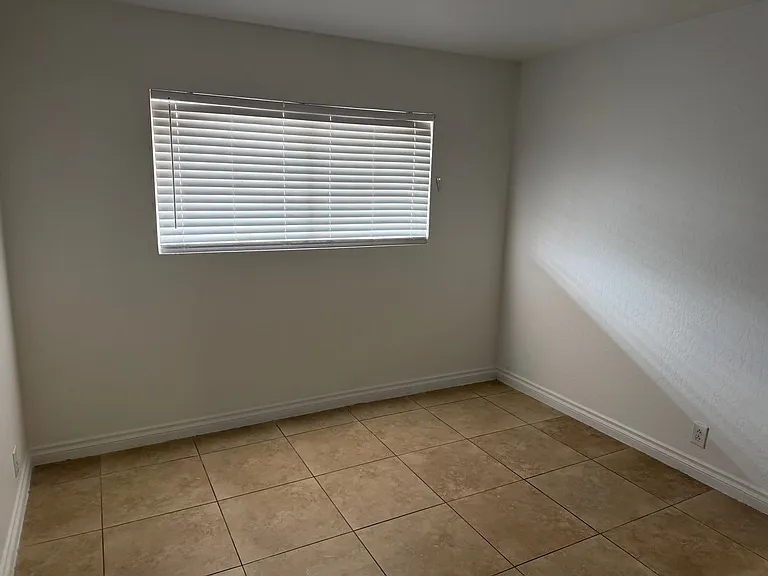 3720 Royal Crest St #5 — Photo 3