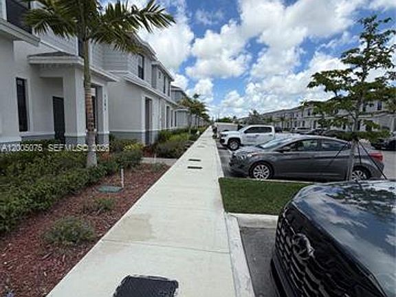 3rd image of 1281 NE 3rd Ave #Townhouse 1281