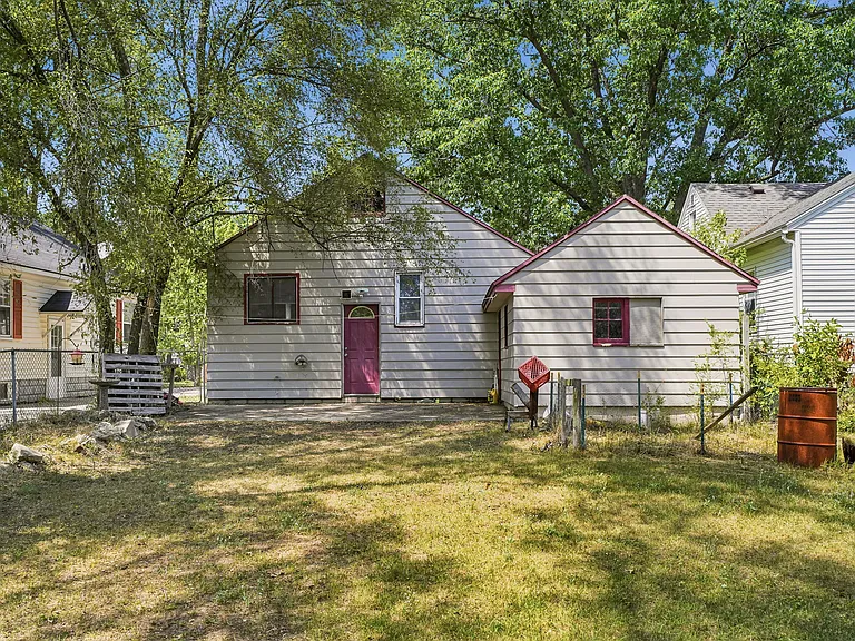 554 Buist St SW — Photo 25