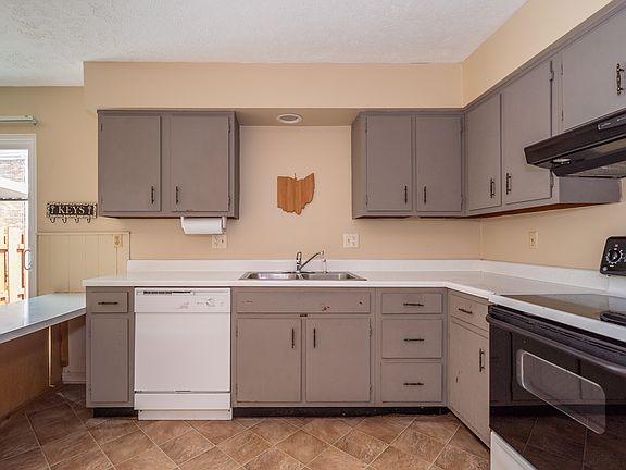 4th image of 835 Clareridge Ln