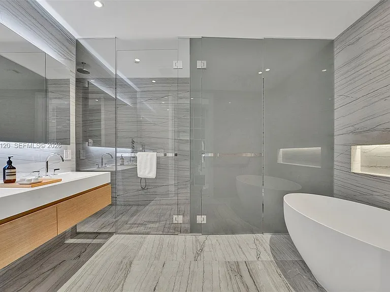 8701 Collins Ave #304 — Photo 4