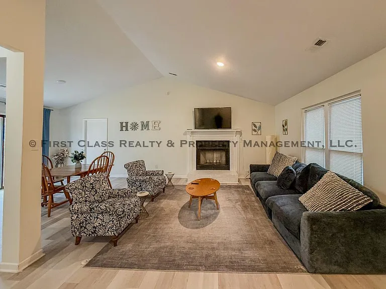 5819 Woodrock Ct — Photo 5