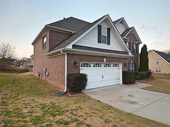 2nd image of 952 Yancey Ct