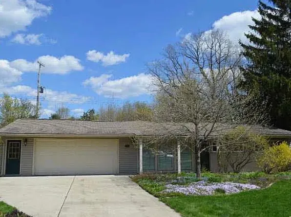 6391 Samson Dr, Grand Blanc, MI 48439