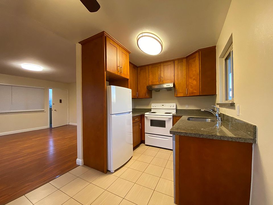 1st image of 207 Aspen Ave