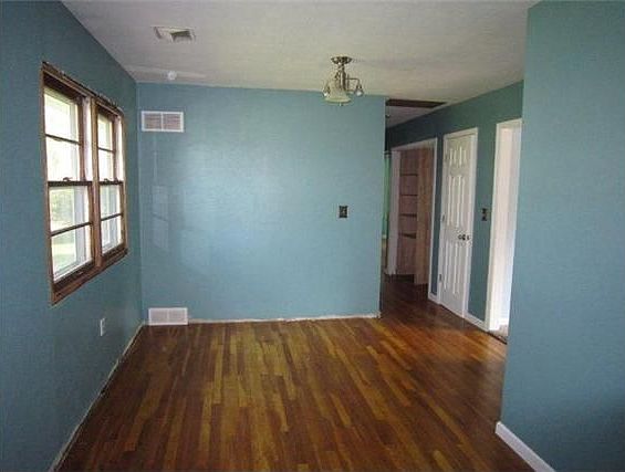 5th image of 208 S Park Lane Dr