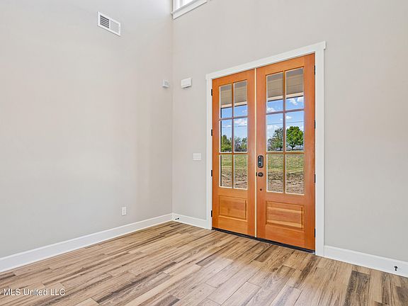 5th image of 13889 Fairview Rd