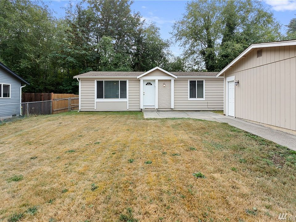 1st image of 451 NE Conifer Dr
