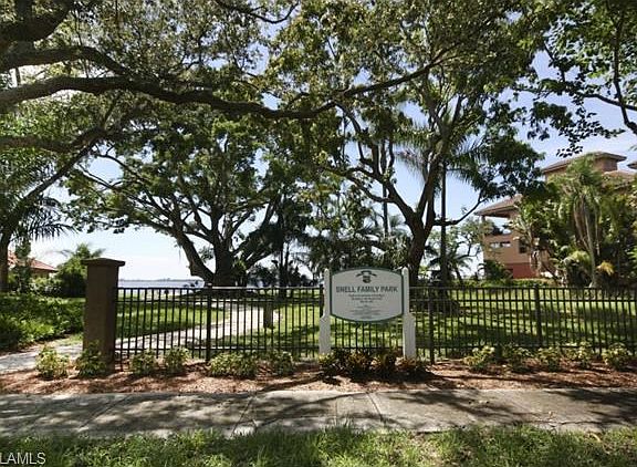 Neighborhood Riverfront Park