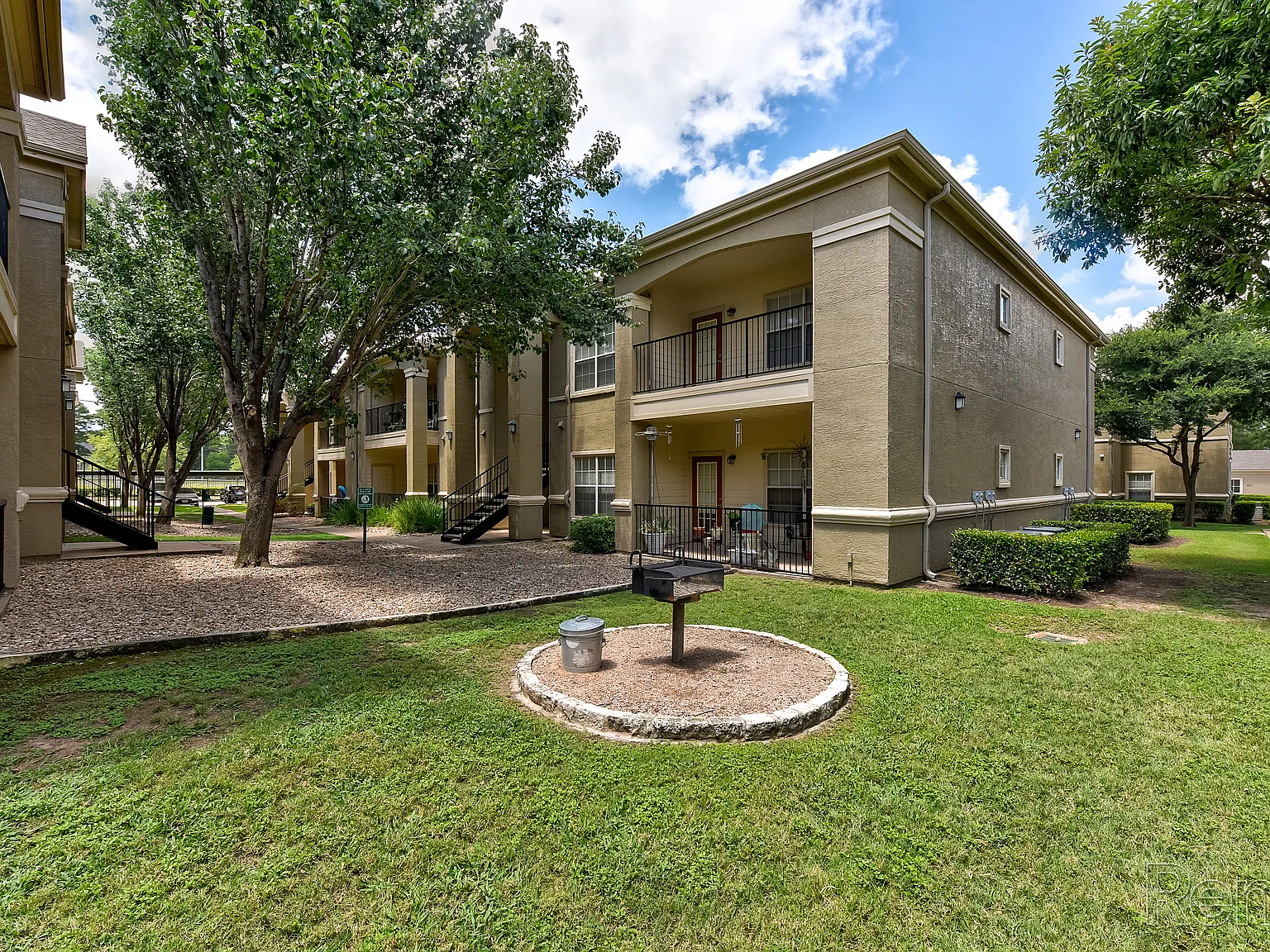 The Lodge at Lost Pines Apartments — Photo 4