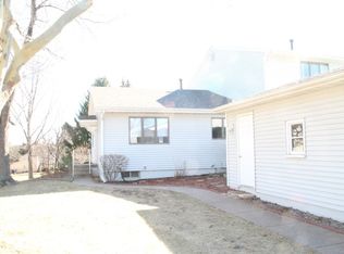 3135 Willowwood Dr, Bettendorf, IA 52722