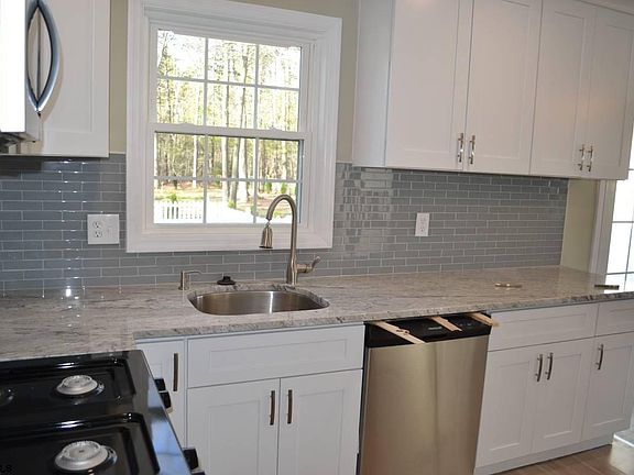 5th image of 321 Dogwood Ave