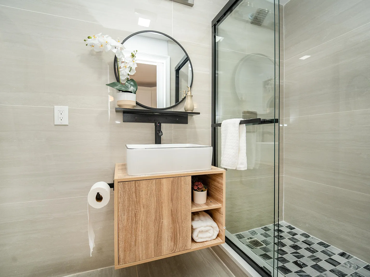3 bed, 3.0 bath, 1150 sqft, $4,500 — Photo 1