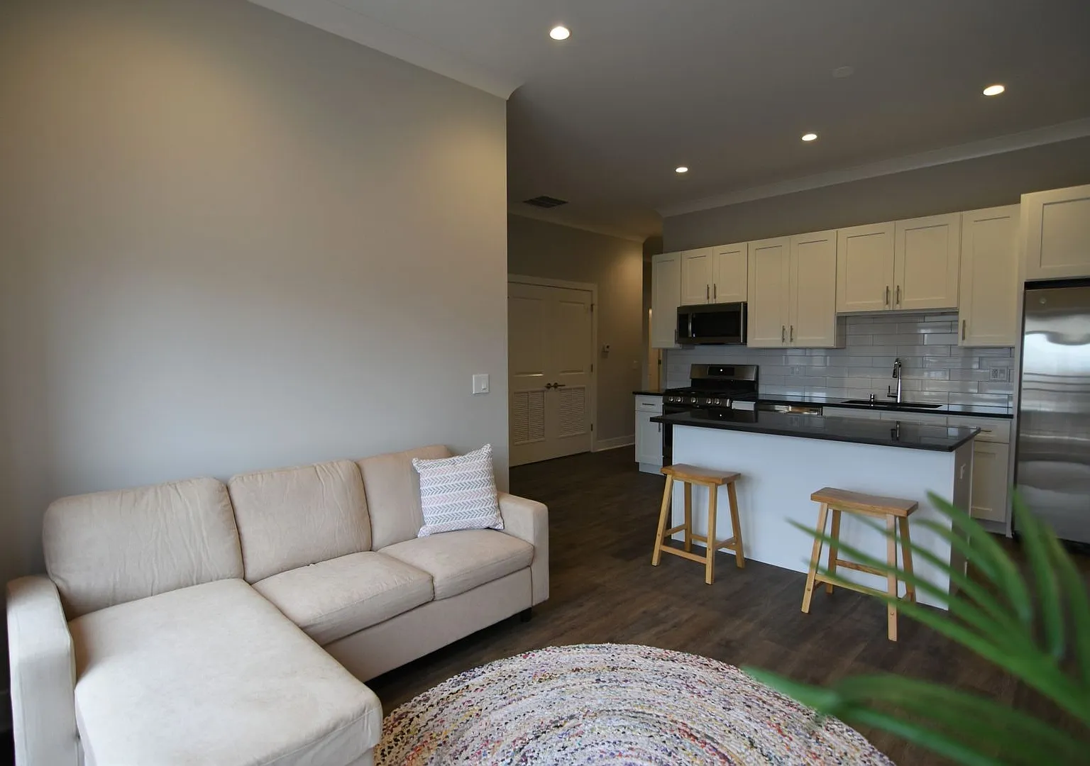 2 bed, 2.0 bath, 825 sqft, $3,450 — Photo 1