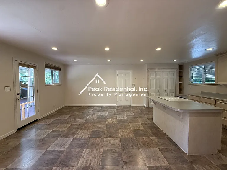 4301 Cottage Way — Photo 9