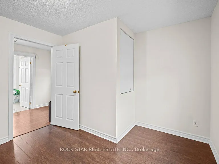 15 Melrose Ave N #UPPER — Photo 8
