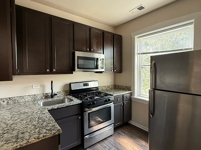 3757 W Sunnyside Ave #1A — Photo 2