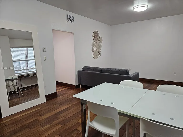 622 15th St #4 — Photo 7