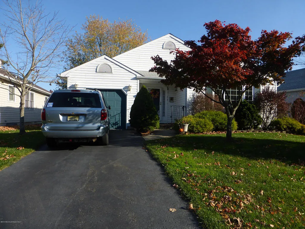 4 Brant Dr photo 1