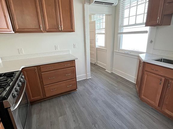 4th image of 5527 Loyola Ave