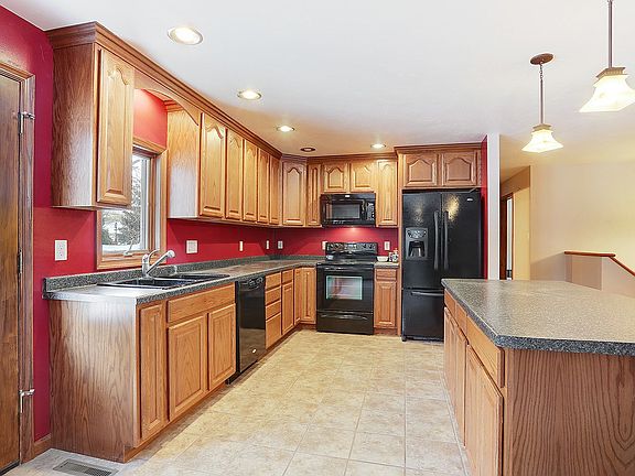 Great kitchen w/island