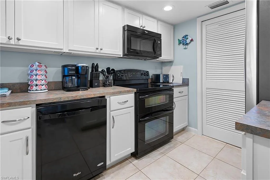 2 bed, 2.0 bath, 1099 sqft, $6,500 — Photo 3