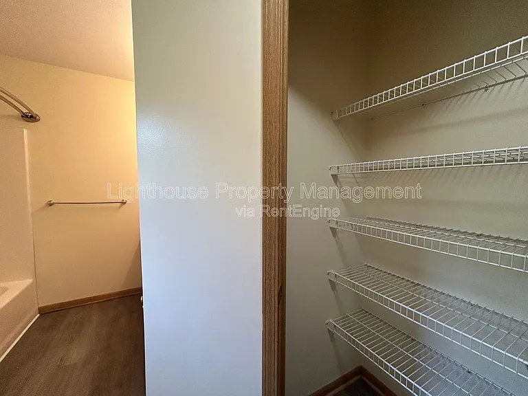 2103 Kinnrow Ave NW — Photo 16