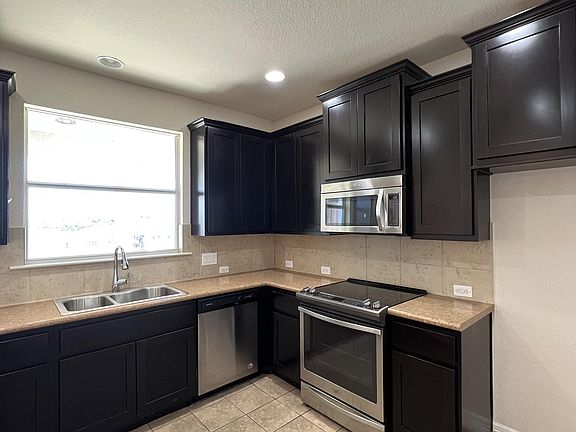3rd image of 171 Long Creek Blvd