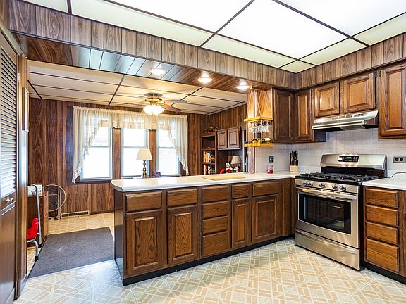 5th image of 2927 N Oak Park Ave