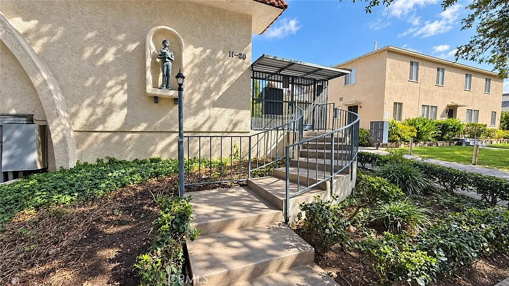 2 bed, 1.5 bath, 1000 sqft, $2,795 — Photo 2