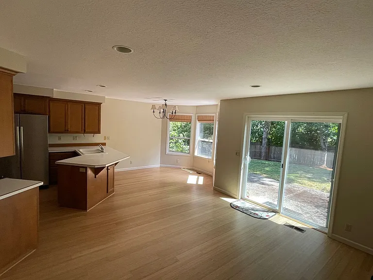 2456 Blackburn St — Photo 5