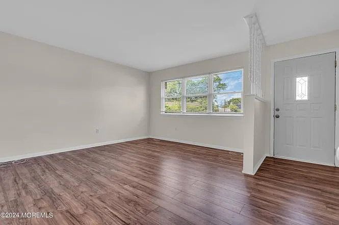 899 Nantucket Ct — Photo 2