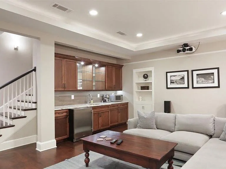 1013 Euclid Ave NE — Photo 22