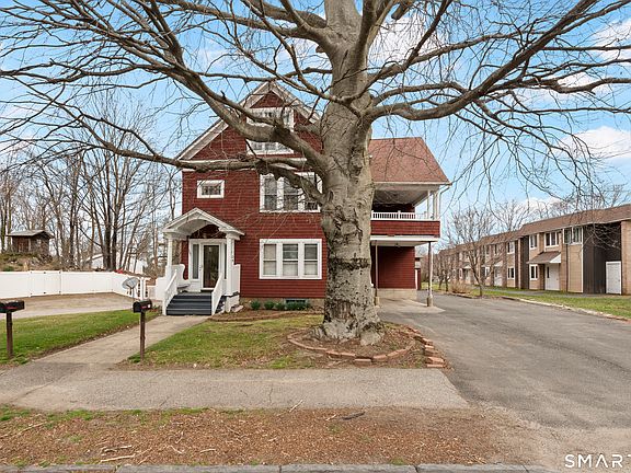 3rd image of 105 Howe Ave