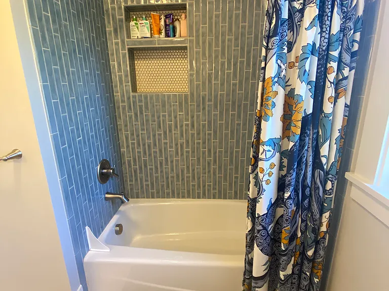 Shower and tub in 2nd bath upstairs