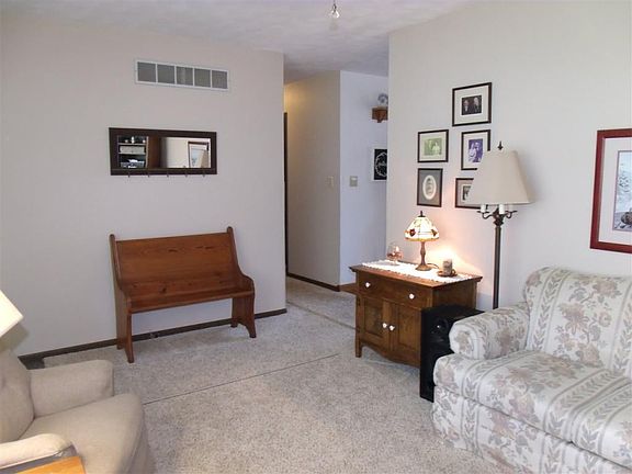 3rd image of 23702 Sunnyside Ave