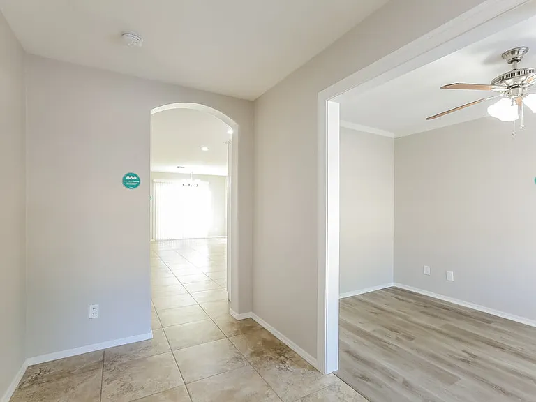 3702 S 62nd Ave — Photo 3